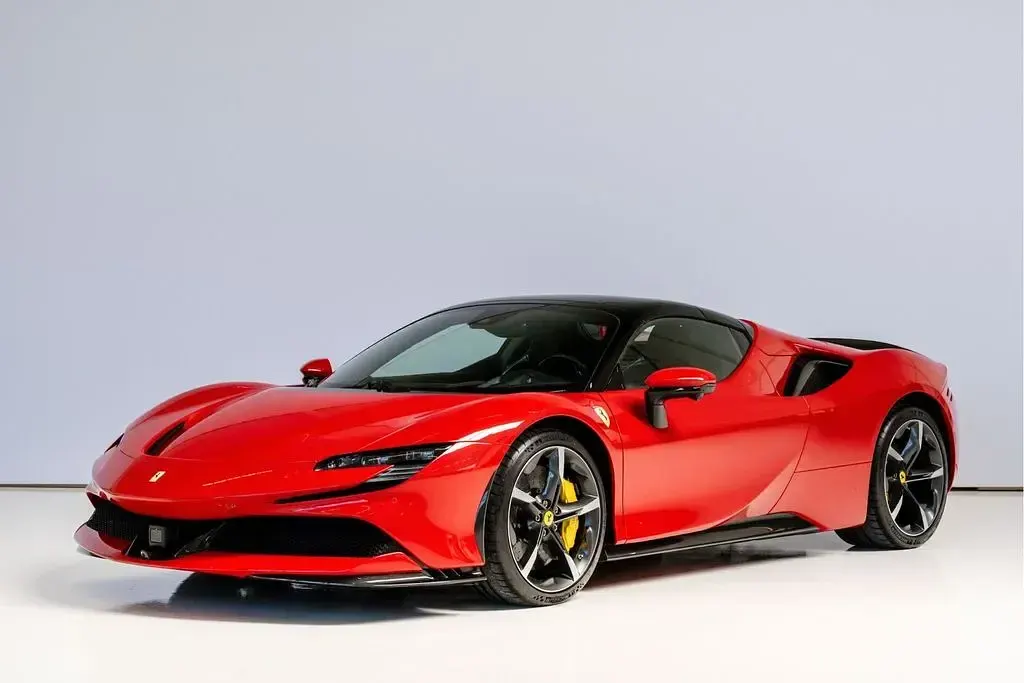 Second-hand Ferrari SF90 999 CP (734 kW) 2026 Roșu Cabrio