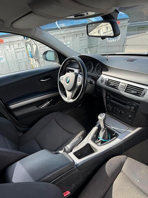 Gebraucht BMW 320 163 PS (119 kW) 2005 Silber Limousine