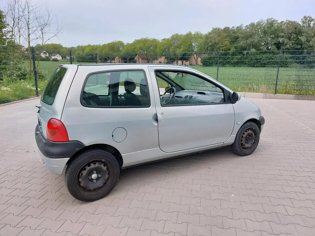 Gebraucht Renault Twingo 75 PS (55 kW) 2002 Silber Kleinwagen