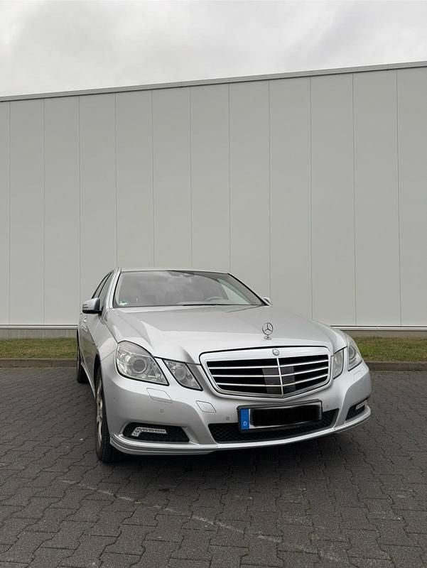 Gebraucht Mercedes E220 170 PS (125 kW) 2009 Silber Limousine