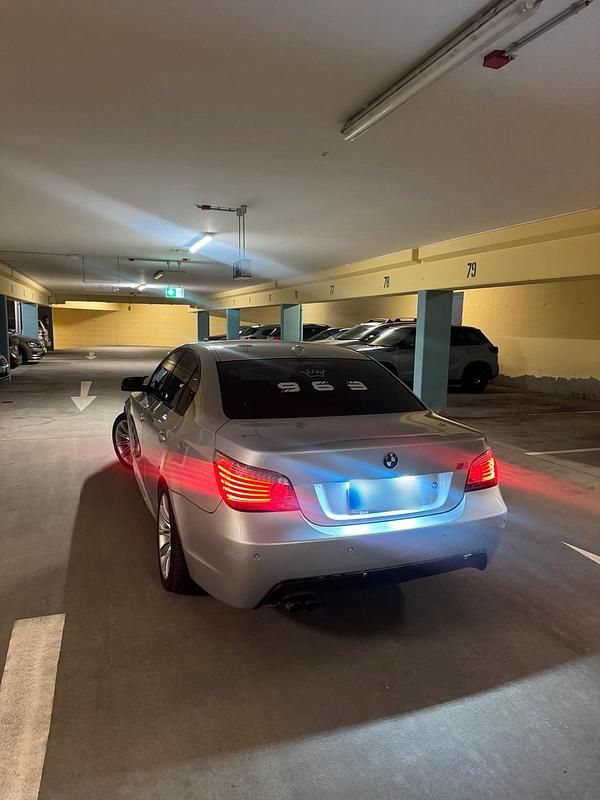 Gebraucht BMW 523 M Sport 190 PS (139 kW) 2009 Silber Limousine