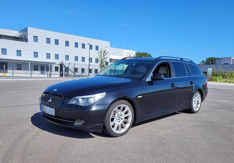 Schwarz Gebraucht 2007 BMW 520 Advantage Kombi | 3.900 € (Guter Preis) - Bild 1/4
