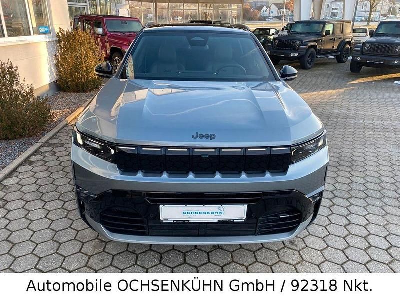 Neu Jeep Compass 144 PS (105 kW) 2025 Grau SUV