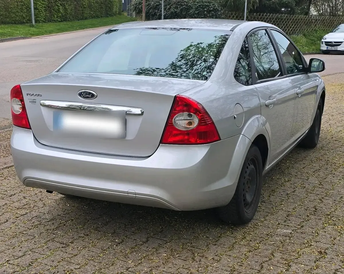 Begagnad Ford Focus 145 HK (106 kW) 2008 Silver Sedan