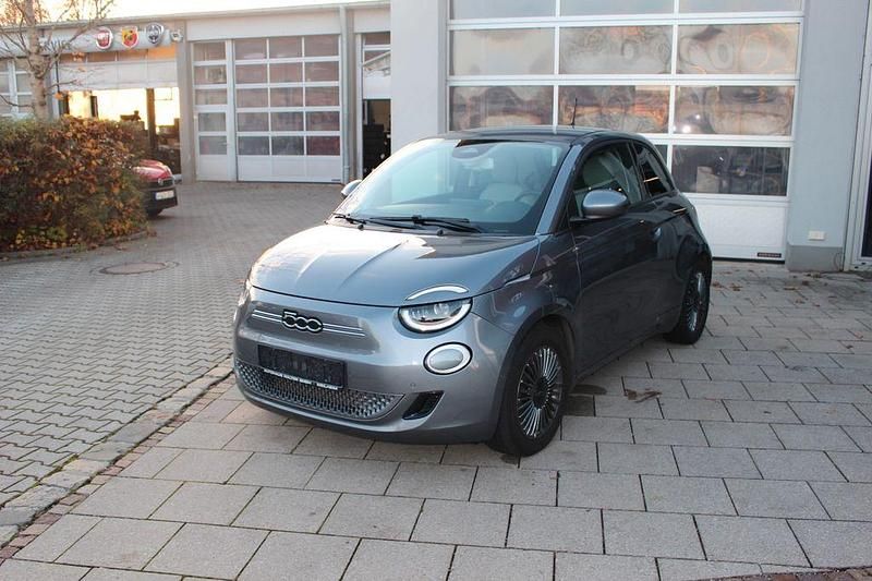 Grau Gebraucht 2021 Fiat 500e Icon Kleinwagen | 16.700 € (Fairer Preis) - Bild 1/4