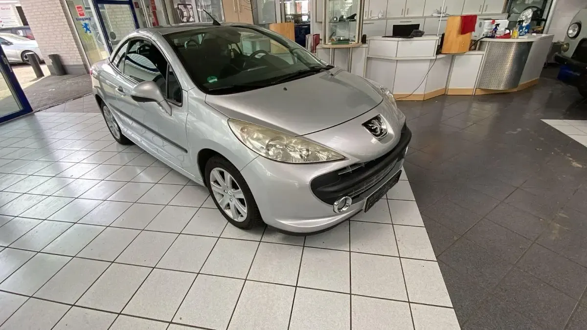Gebraucht Peugeot 207 CC Sport 120 PS (88 kW) 2012 Grau Cabrio