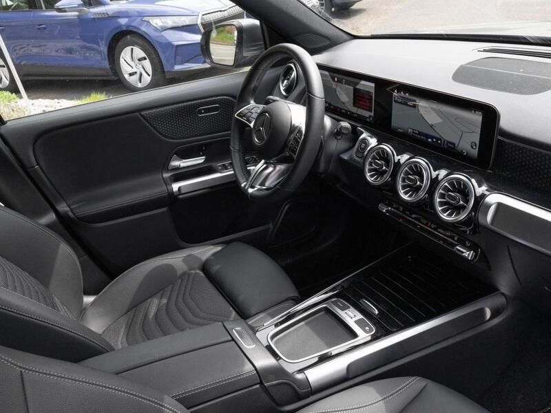 Gebraucht Mercedes EQB300 Progressive 167 kW (228 PS) 2024 Mountain grey metallic SUV