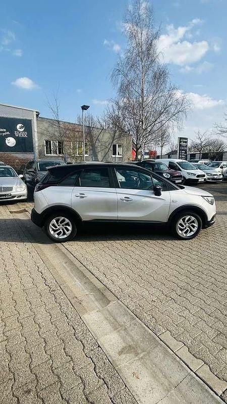 Gebraucht Opel Crossland X Edition 82 PS (60 kW) 2018 Argon silber/ice silver (m2) SUV
