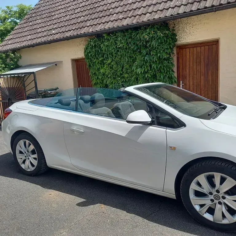 Gebraucht Opel Cascada Edition 140 PS (102 kW) 2013 Weiß Cabrio
