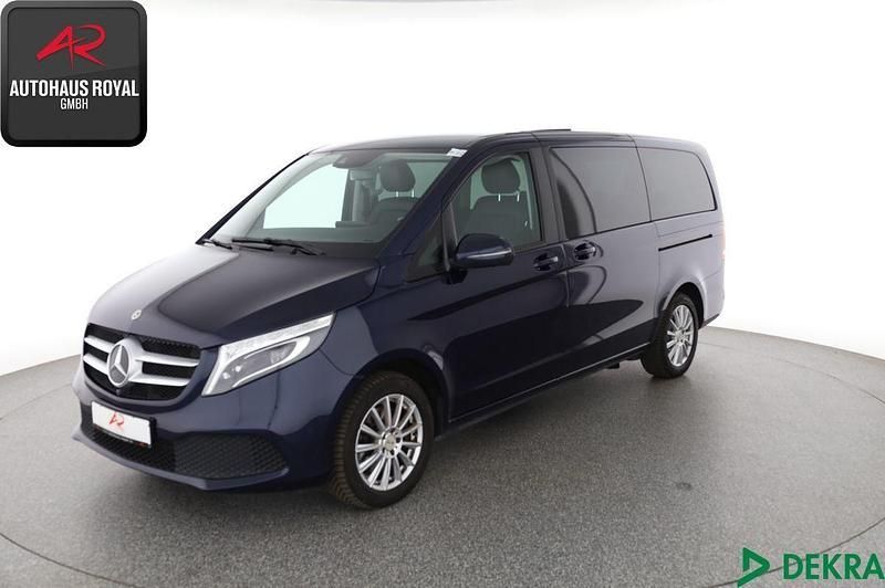 Blau Gebraucht 2021 Mercedes V250 Van / Kleinbus | 46.770 € (Fairer Preis) - Bild 1/4