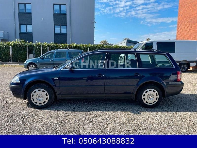 Blau Gebraucht 2003 VW Passat Basis Kombi | 3.990 € (Teuer) - Bild 1/4