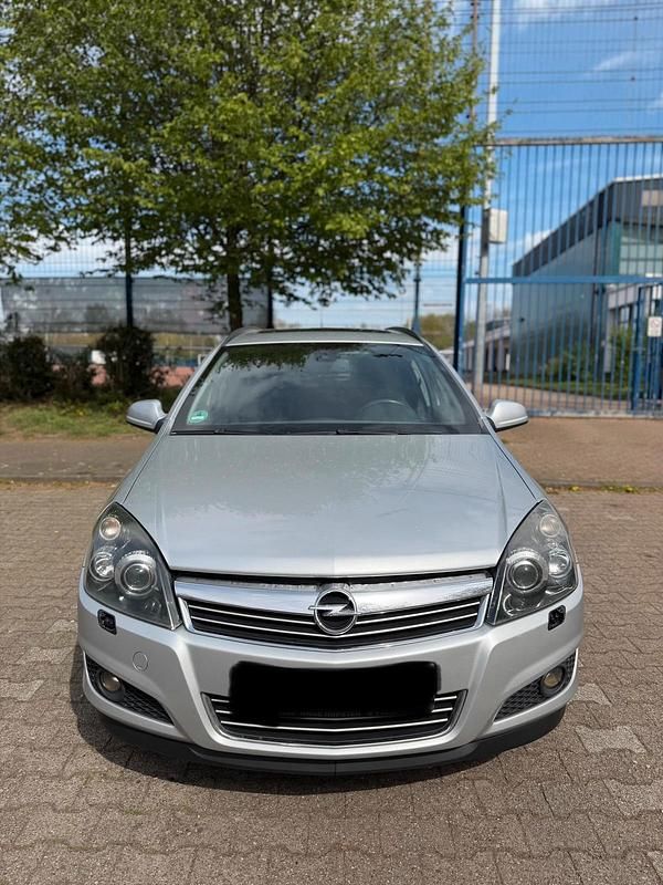 Gebraucht Opel Astra 110 PS (80 kW) 2011 Silber Kombi