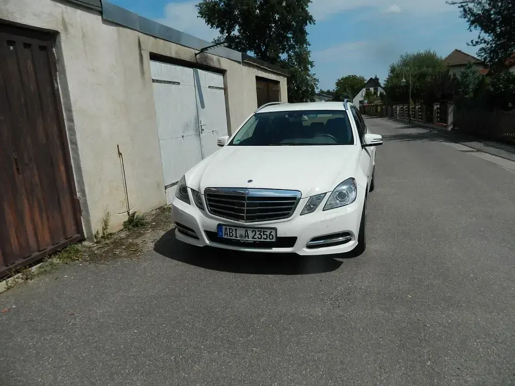 Gebraucht Mercedes E350 Elegance 265 PS (194 kW) 2011 Weiß Limousine