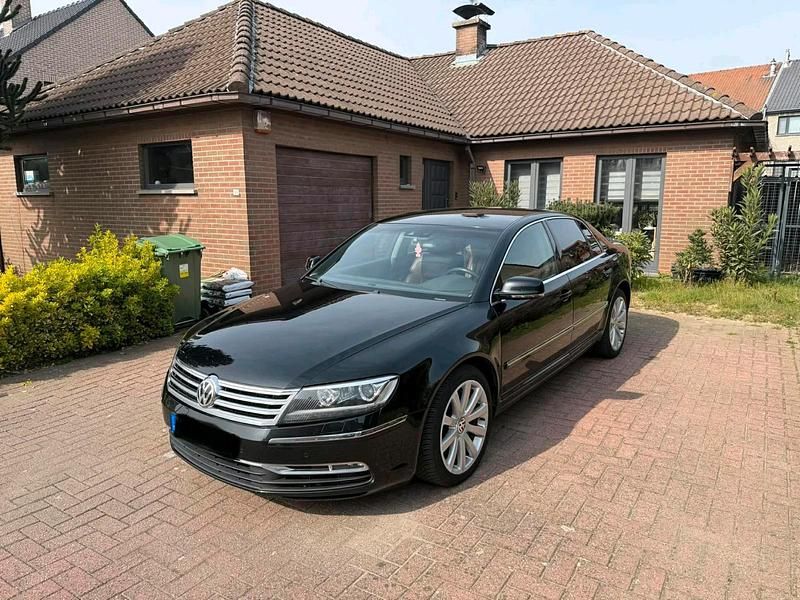 Gebraucht VW Phaeton 239 PS (175 kW) 2011 Braun Limousine