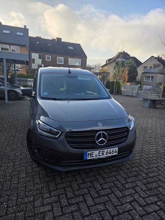 Grau Gebraucht 2022 Mercedes Citan 110 | 16.650 € (Superpreis) - Bild 1/4