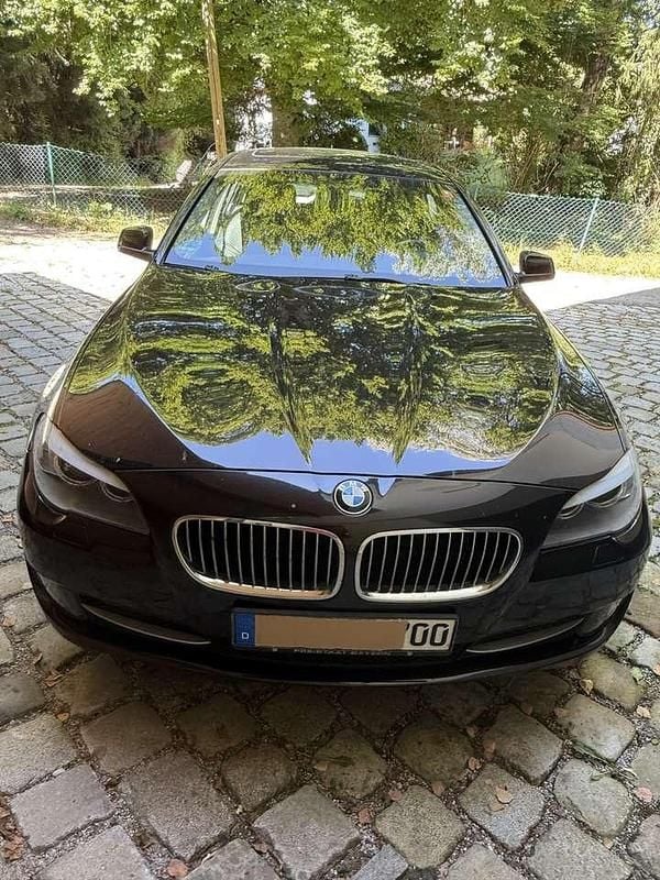 Schwarz Gebraucht 2013 BMW 520 Kombi | 7.400 € (Superpreis) - Bild 1/4