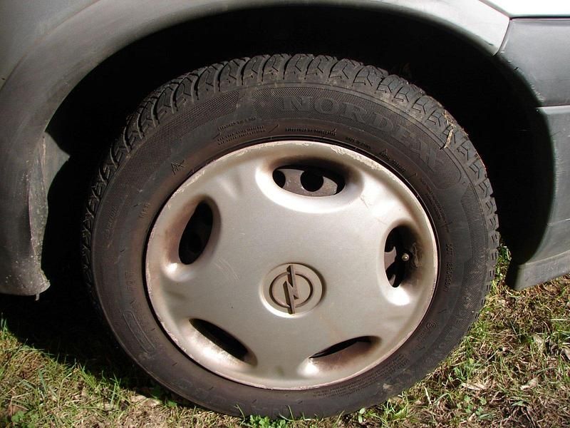 Gebraucht Opel Corsa 45 PS (33 kW) 1997 Silber Kleinwagen