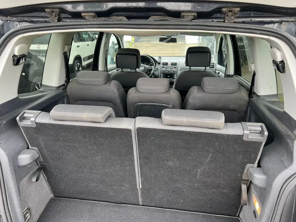 Gebraucht VW Touran Match 140 PS (102 kW) 2012 Schwarz Van / Kleinbus
