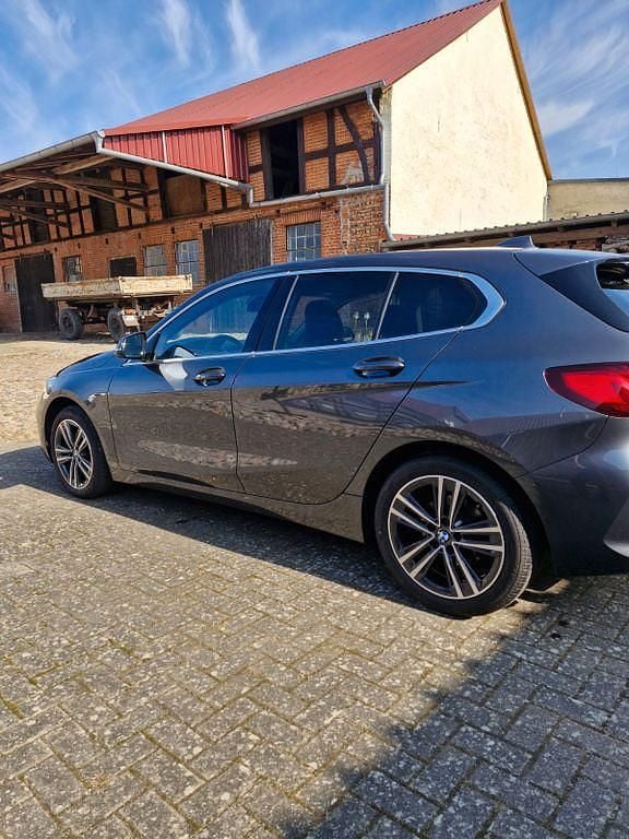 Gebraucht BMW 118 Advantage 140 PS (102 kW) 2020 Grau Kleinwagen