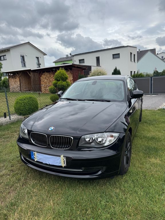Schwarz Gebraucht 2011 BMW 118 Kleinwagen | 7.600 € (Etwas zu teuer) - Bild 1/4