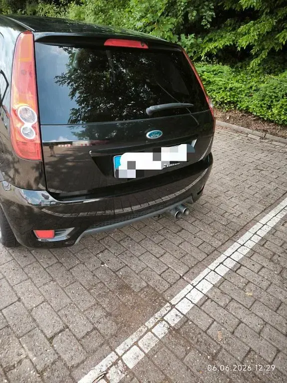 Gebraucht Ford Fiesta Ambiente 80 PS (58 kW) 2008 Schwarz Kleinwagen