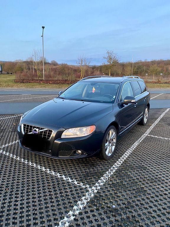 Grau Gebraucht 2010 Volvo V70 Summum Kombi | 7.000 € - Bild 1/4