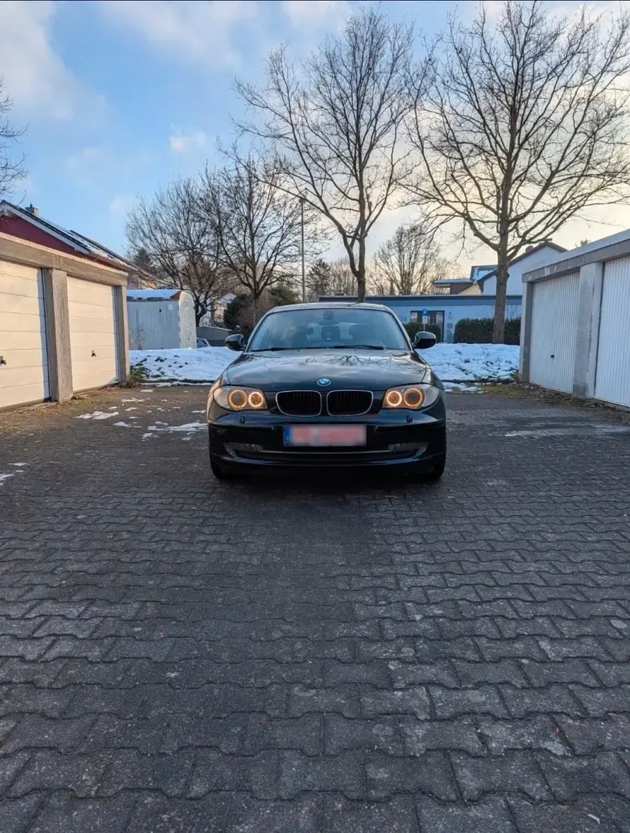Gebraucht BMW 118 143 PS (105 kW) 2011 Schwarz Kleinwagen