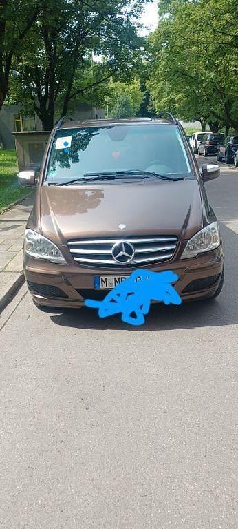 Braun Gebraucht 2012 Mercedes Viano Edition Van / Kleinbus | 18.450 € (Fairer Preis) - Bild 1/4