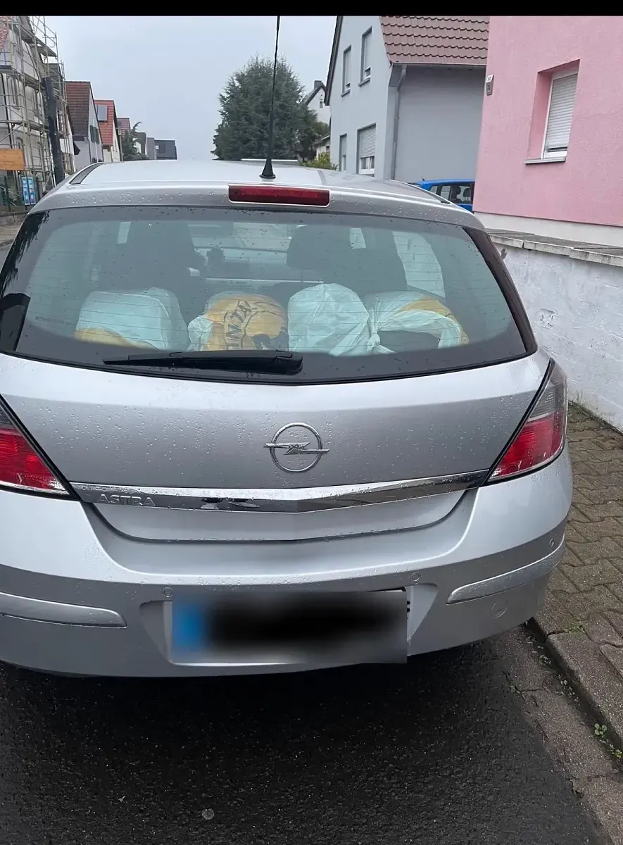 Brugt Opel Astra 90 HK (66 kW) 2008 Grå Sedan