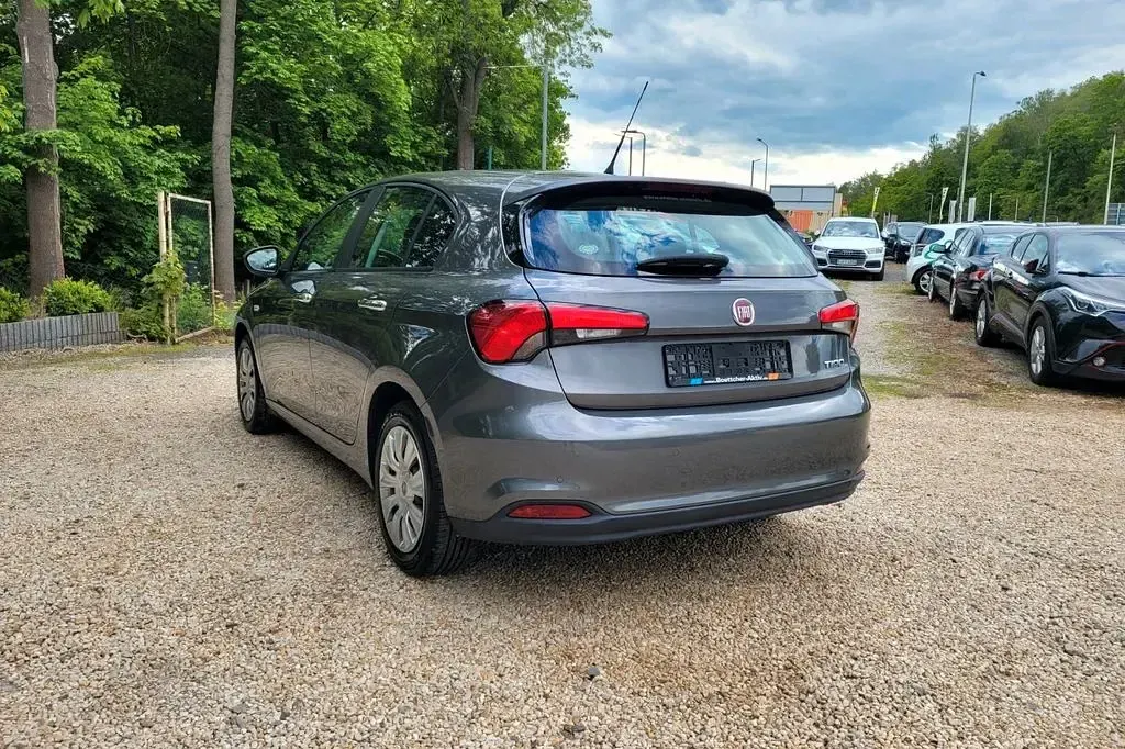 Gebraucht Fiat Tipo Easy 120 PS (88 kW) 2017 Grau Limousine