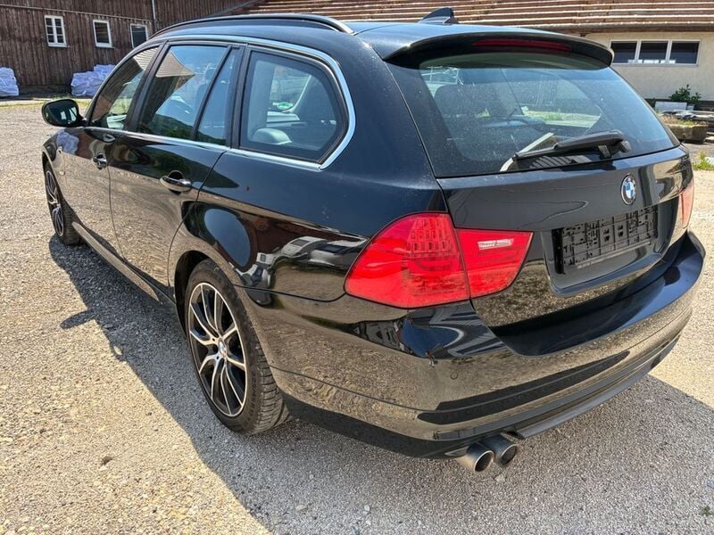 Gebraucht BMW 330 Sport Line 245 PS (180 kW) 2010 Schwarz Kombi