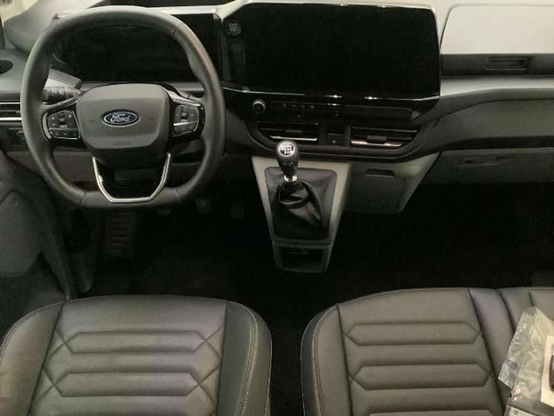 Gebraucht Ford Tourneo Titanium 136 PS (100 kW) 2025 Frostweiß Van / Kleinbus