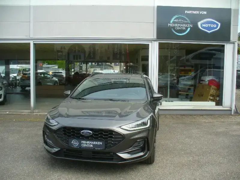 Magneticgrau (metallic) Gebraucht 2022 Ford Focus ST-Line Kombi | 19.980 € (Fairer Preis) - Bild 1/4
