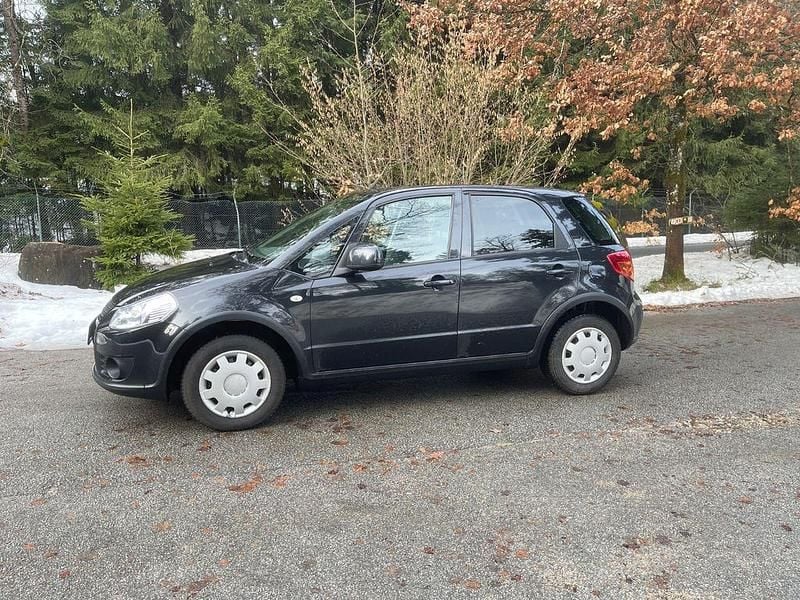 Gebraucht Suzuki SX4 Club 99 PS (72 kW) 2009 Schwarz Limousine