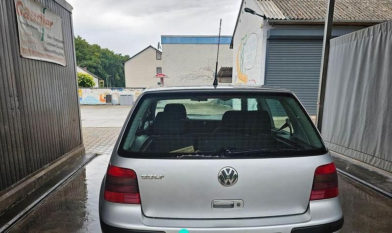Silber Gebraucht 2001 VW Golf IV Basis Limousine | 520 € (Superpreis) - Bild 1/2