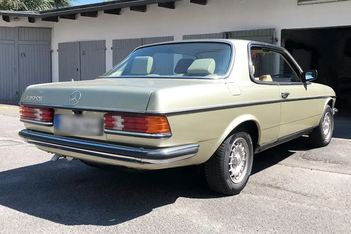 Gebraucht Mercedes 230 136 PS (100 kW) 1983 Grün Coupé