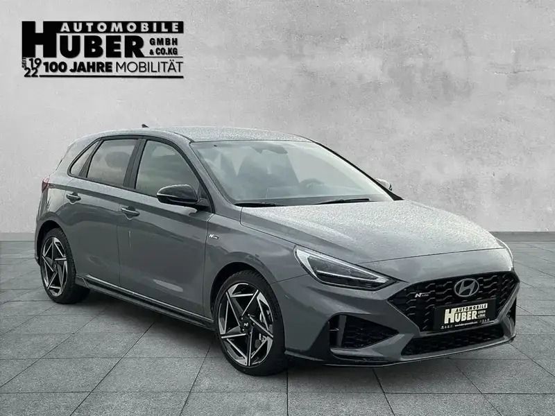 Neu Hyundai i30 N Line 140 PS (102 kW) 2025 Grau metallic Limousine