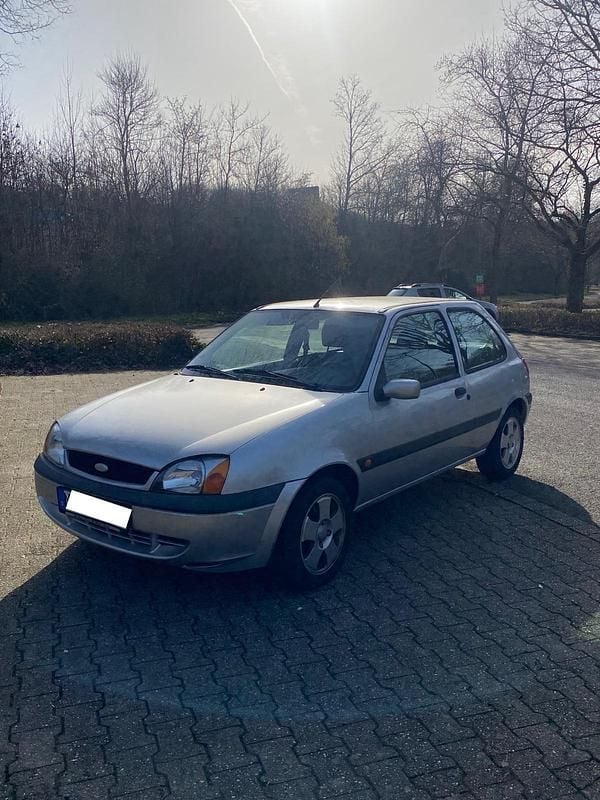 Gebraucht Ford Fiesta 60 PS (44 kW) 2001 Silber Kleinwagen