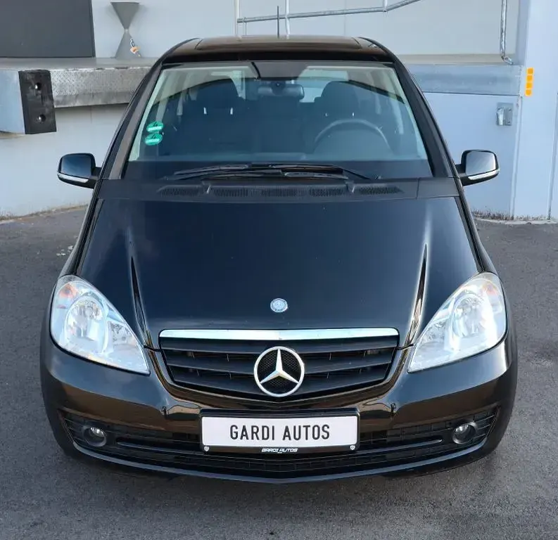 Gebraucht Mercedes A180 116 PS (85 kW) 2011 Schwarz Kleinwagen