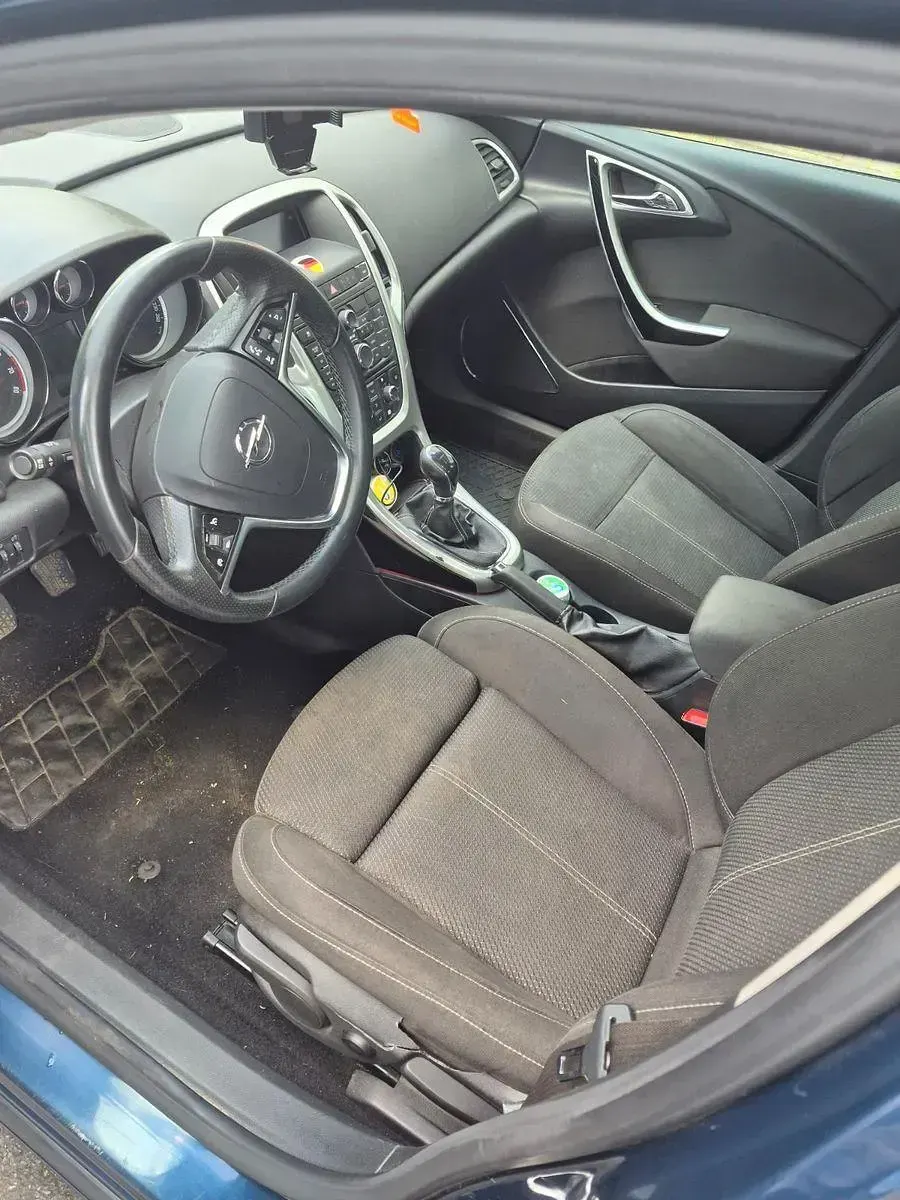 Gebraucht Opel Astra Sport 179 PS (131 kW) 2011 Blau Limousine