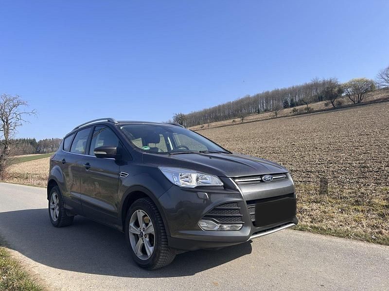 Gebraucht Ford Kuga 150 PS (110 kW) 2015 Grau SUV