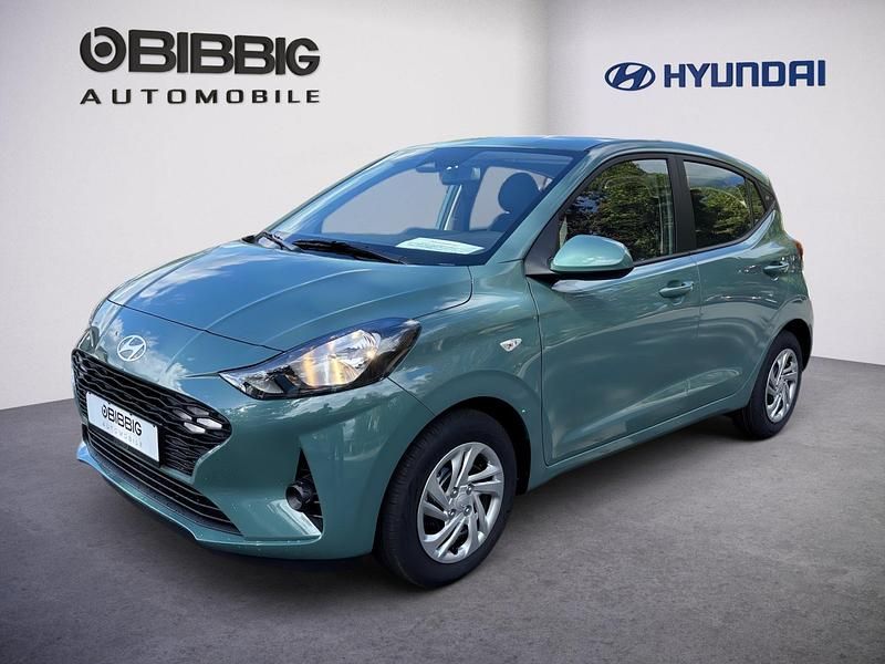 Grün Gebraucht 2024 Hyundai i10 Select Kleinwagen | 16.990 € (Fairer Preis) - Bild 1/3
