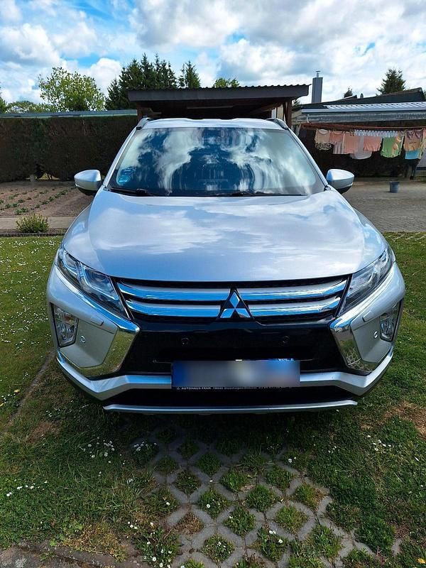 Silber Gebraucht 2018 Mitsubishi Eclipse Cross Top SUV | 14.250 € (Guter Preis) - Bild 1/4
