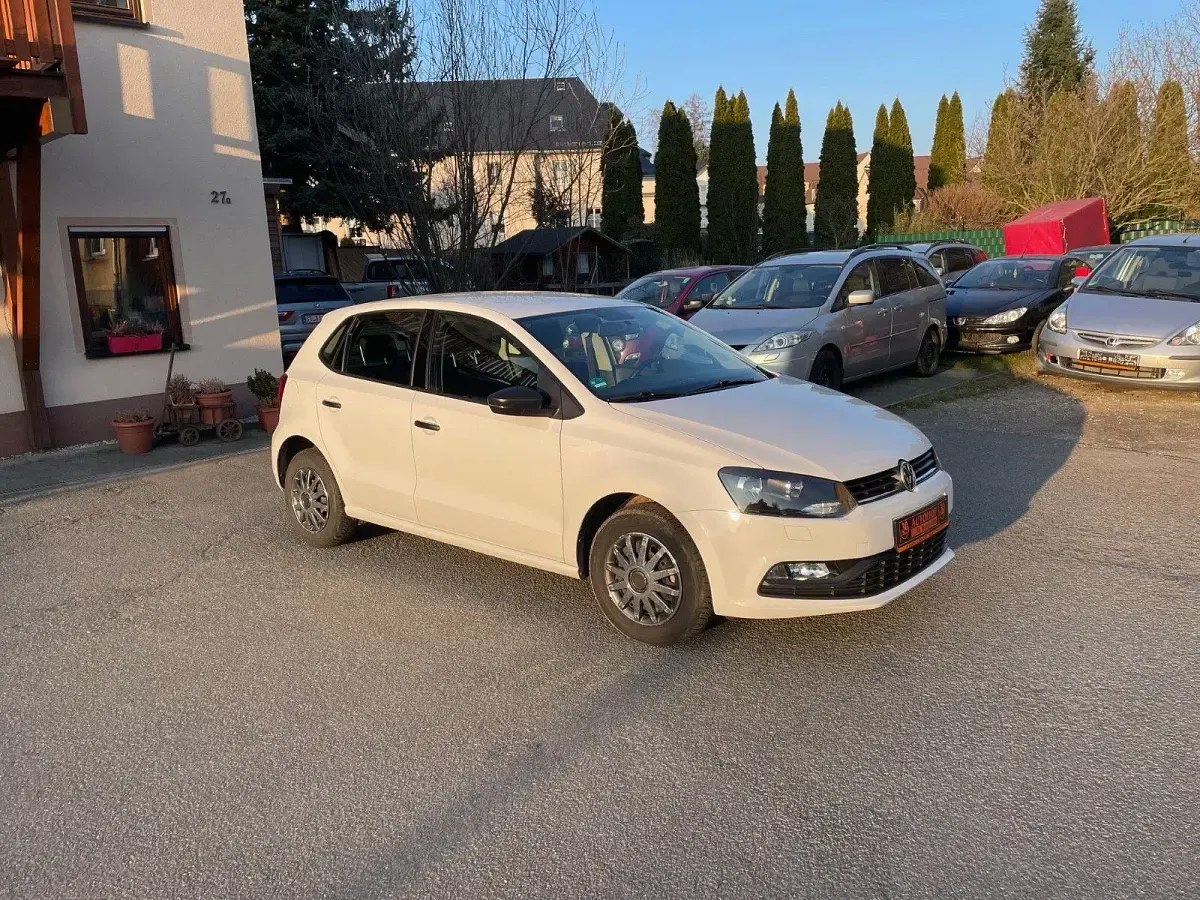 Gebraucht VW Polo Trendline 60 PS (44 kW) 2015 Weiß Limousine
