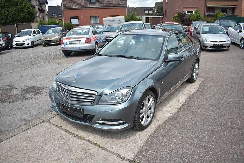 Grau Gebraucht 2011 Mercedes C350 Limousine | 12.680 € (Fairer Preis) - Bild 1/4