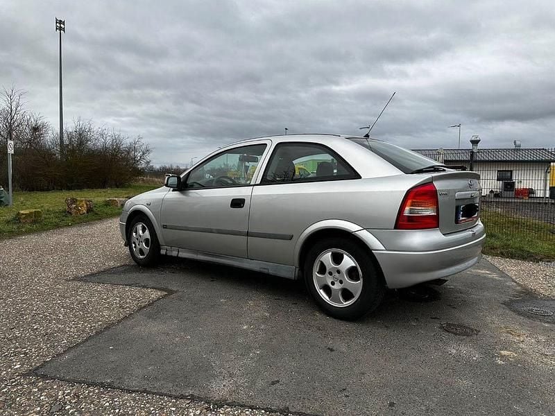 Gebraucht Opel Astra 75 PS (55 kW) 1999 Silber Limousine