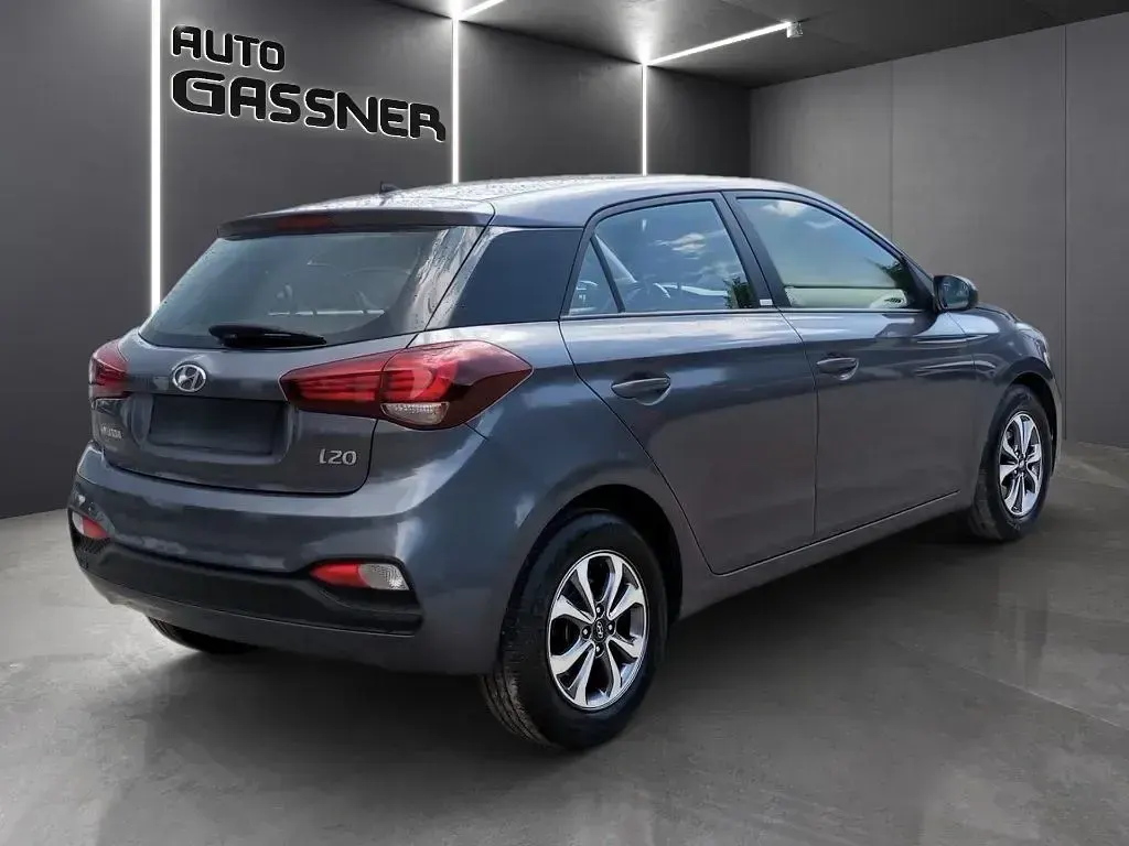 Gebraucht Hyundai i20 Trend 101 PS (74 kW) 2020 Grau Kleinwagen
