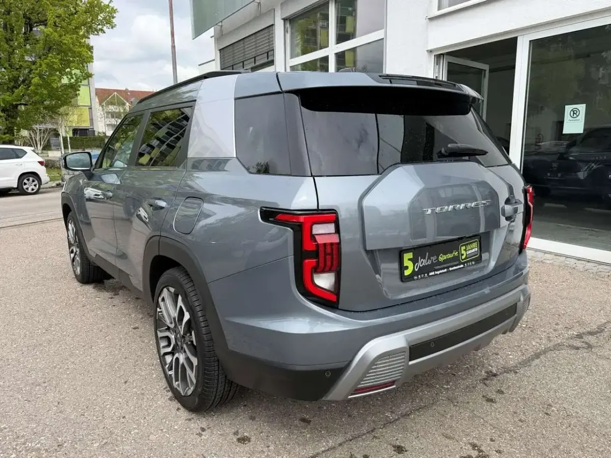 Gebraucht KGM Torres 163 PS (119 kW) 2024 Platinum grey SUV