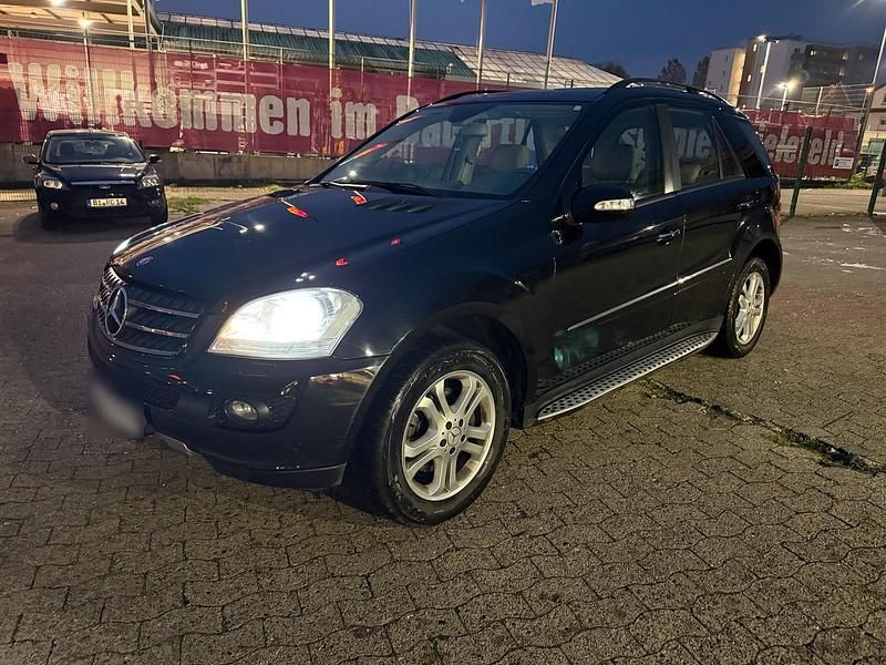 Schwarz Gebraucht 2006 Mercedes ML350 SUV | 5.199 € (Guter Preis) - Bild 1/4