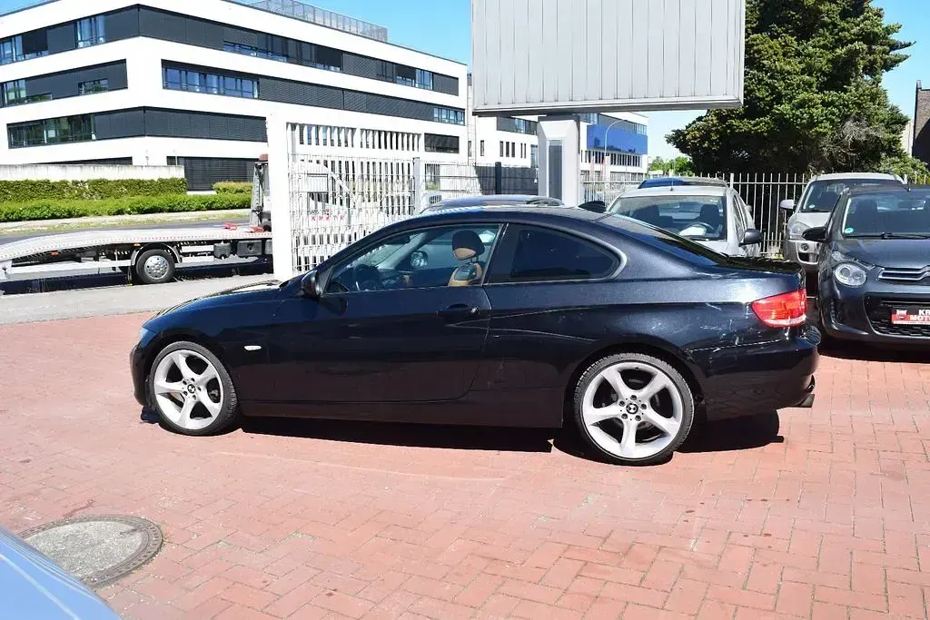 Używany BMW 320 170 KM (125 kW) 2009 Czarny Coupe